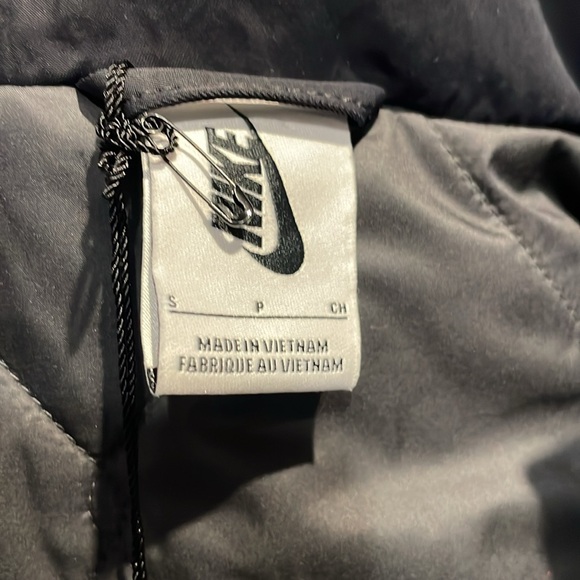 🚨🚨🚨NWT Nike NETS Oversized Women’s Zip Up Coat, size small - Picture 7 of 9
